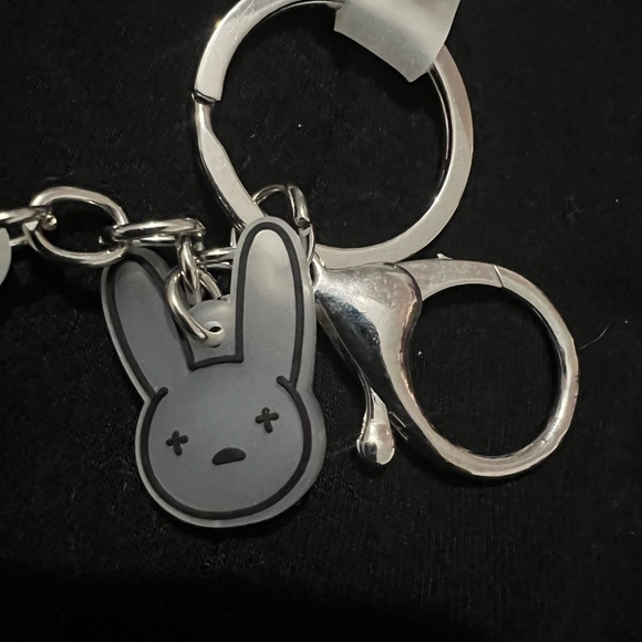 Glow in the dark Bad Bunny Keychain - Picture 2 of 4